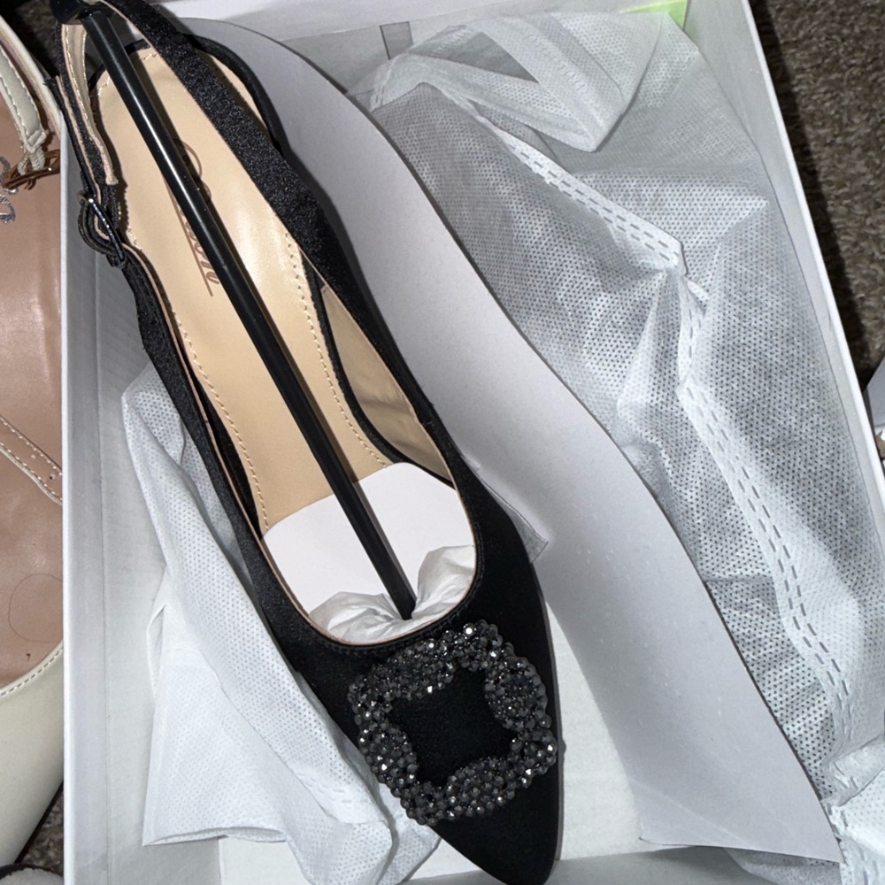 Elegant Black Slingback Heels with Embellished Buckle - Picture 3 of 4